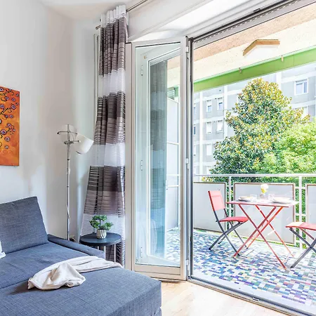 Joivy Adorable Flat With Balcony * ميلان