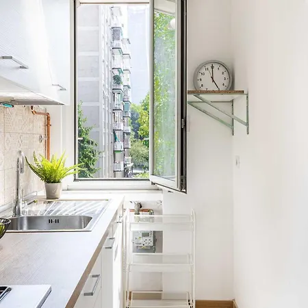 Joivy Adorable Flat With Balcony * Милан